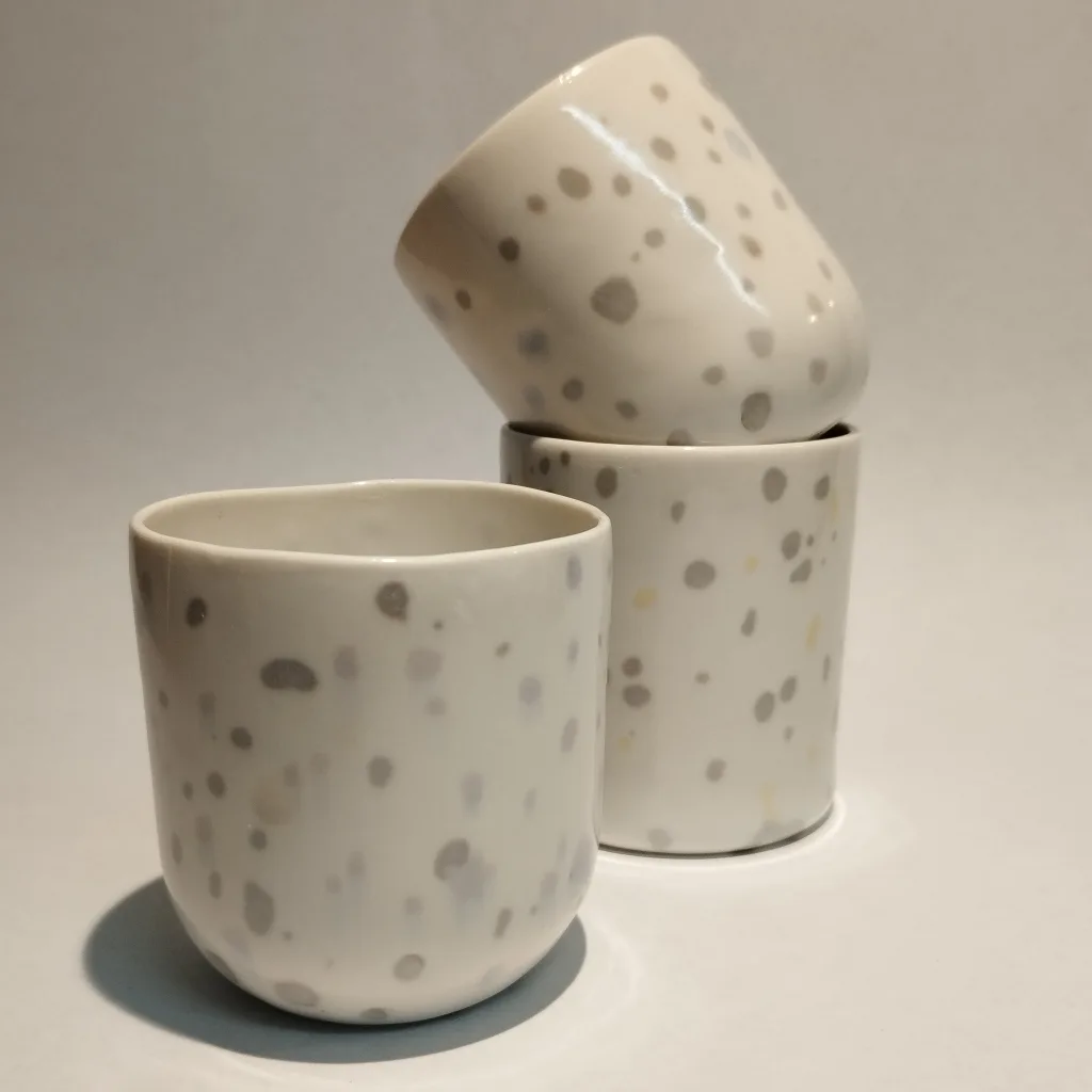 Porcelaine moulée et teintée